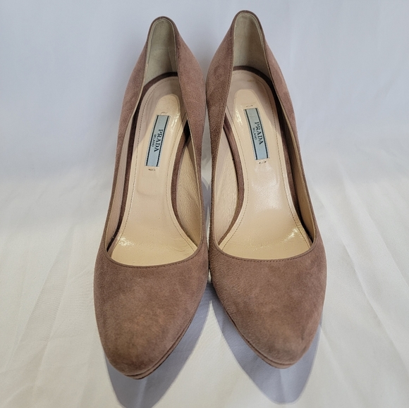 Authentic Prada Suede Pump - Picture 3 of 10